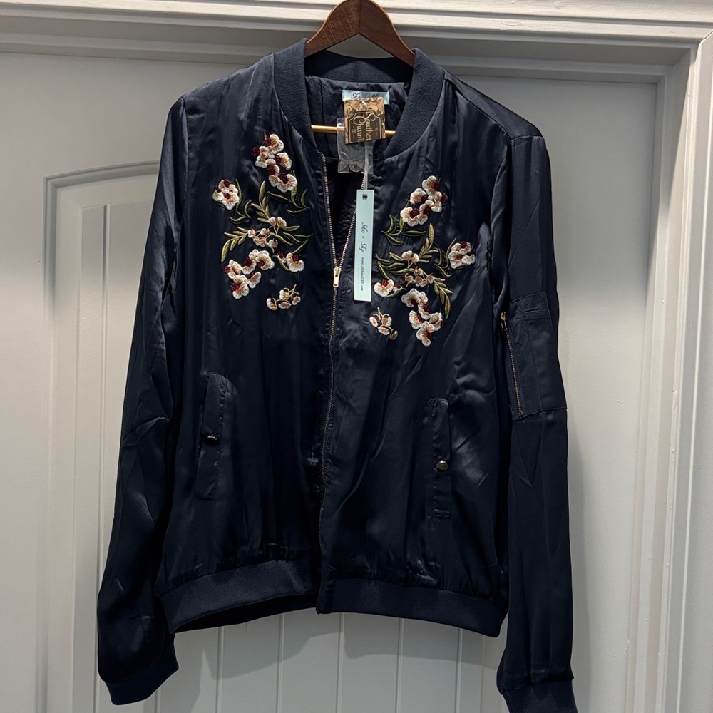 NWT She + Sky Embroidered Flowered Jacket Size Large. Navy Blue.